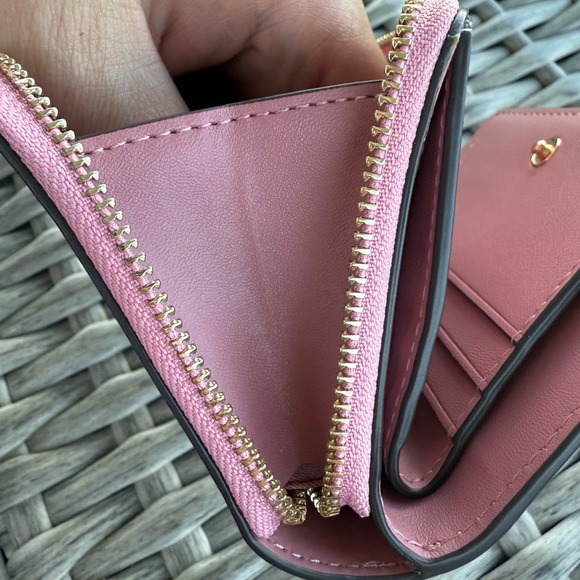 NWT Tory Burch Emerson Patent Leather Mini Wallet Pink with Gold Logo - Picture 8 of 9